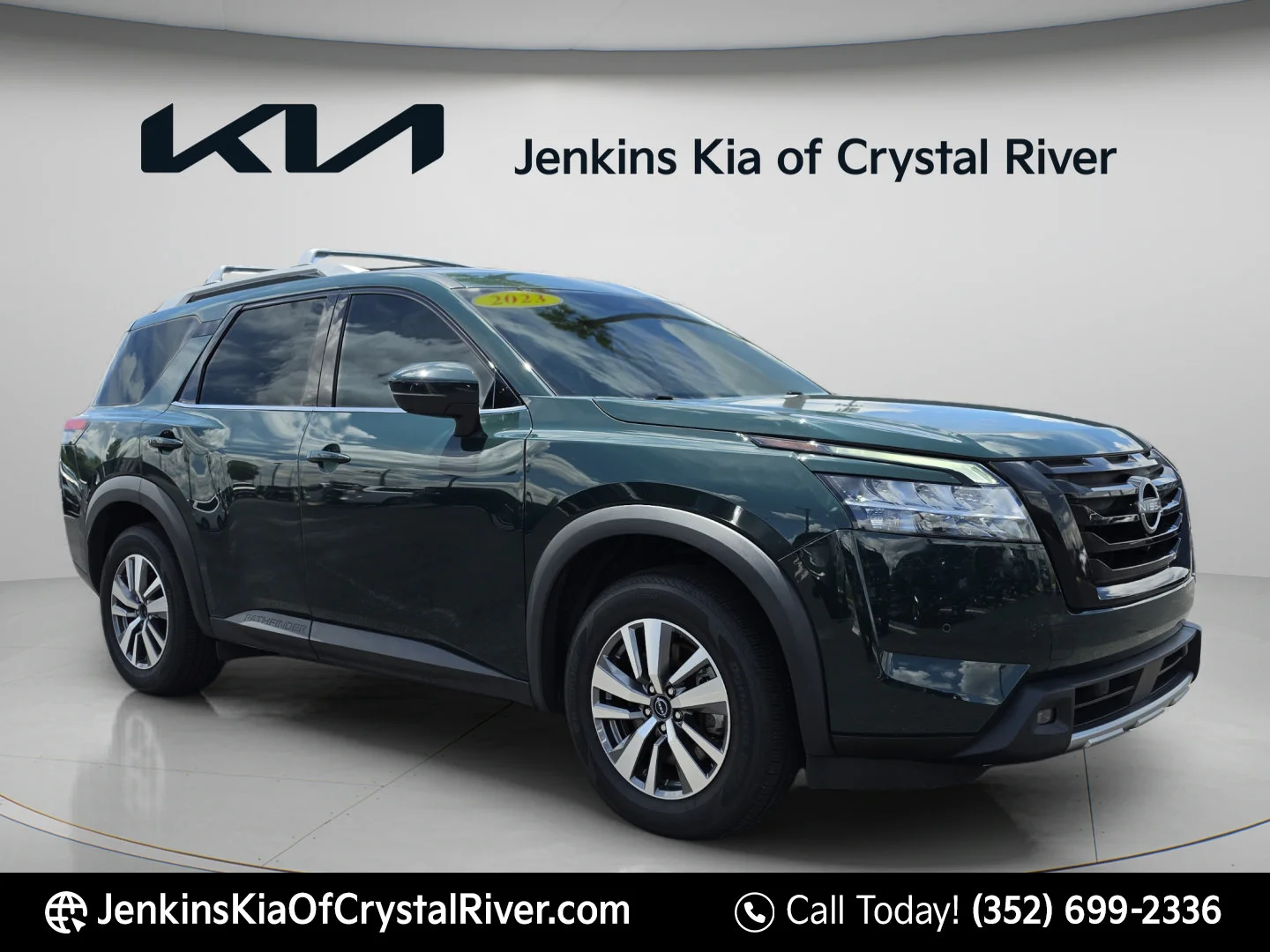 Used 2023 Obsidian Green Pearl Nissan SL image 2