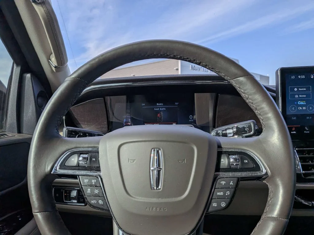 Used 2024 Pearl Metallic Lincoln Reserve image 20