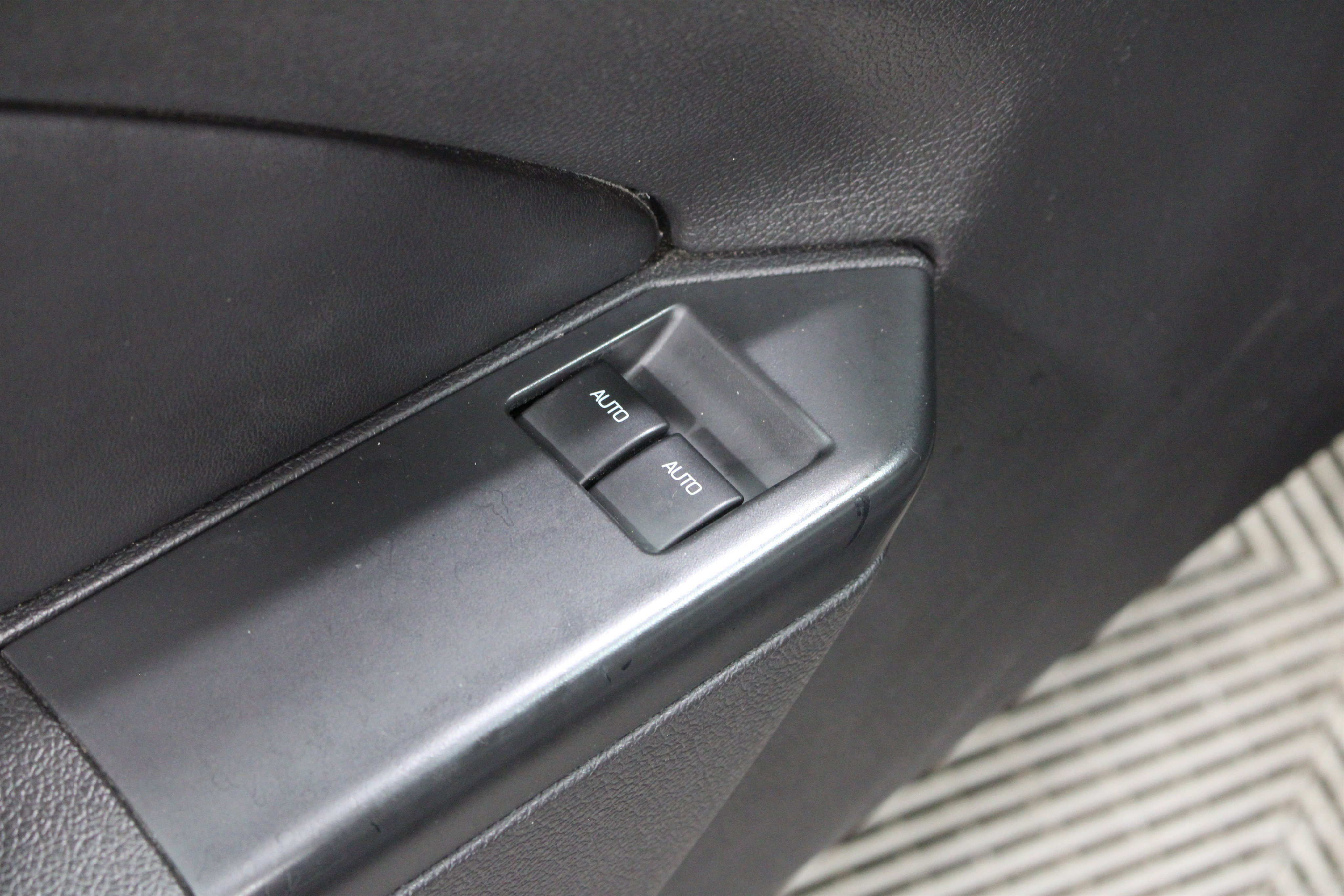 Used 2013 Black Ford V6 image 7