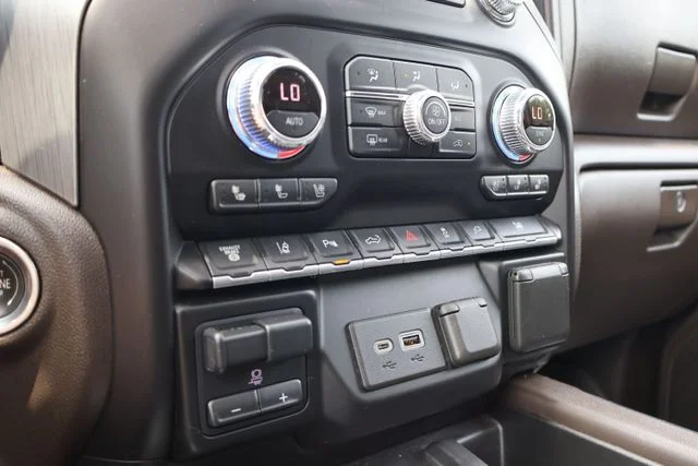 Used 2020 White GMC Denali image 16