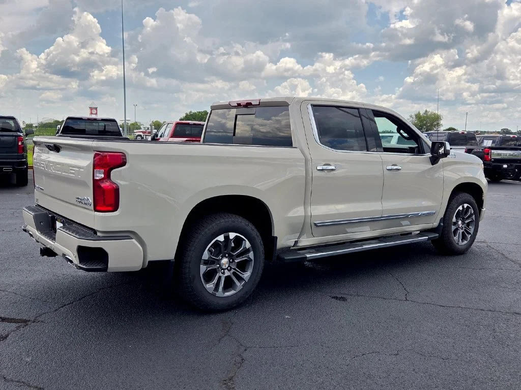 Used 2026 White Sands Chevrolet High Country image 14