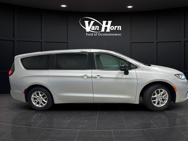 Used 2024 Silver Mist Clearcoat Chrysler Touring L image 7