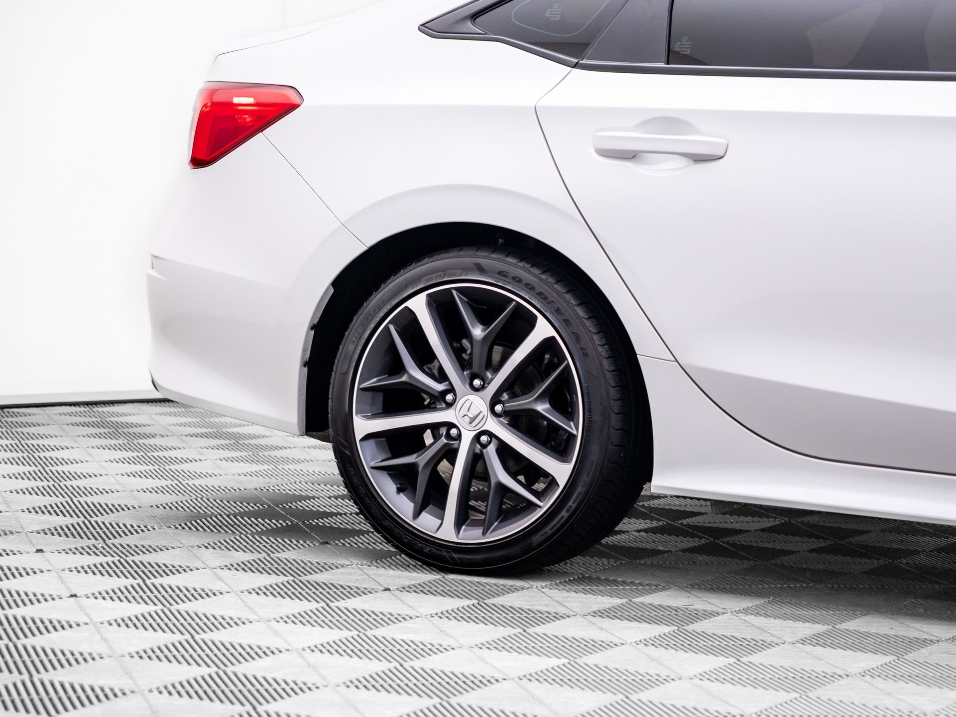 Used 2024 White Honda Touring image 35