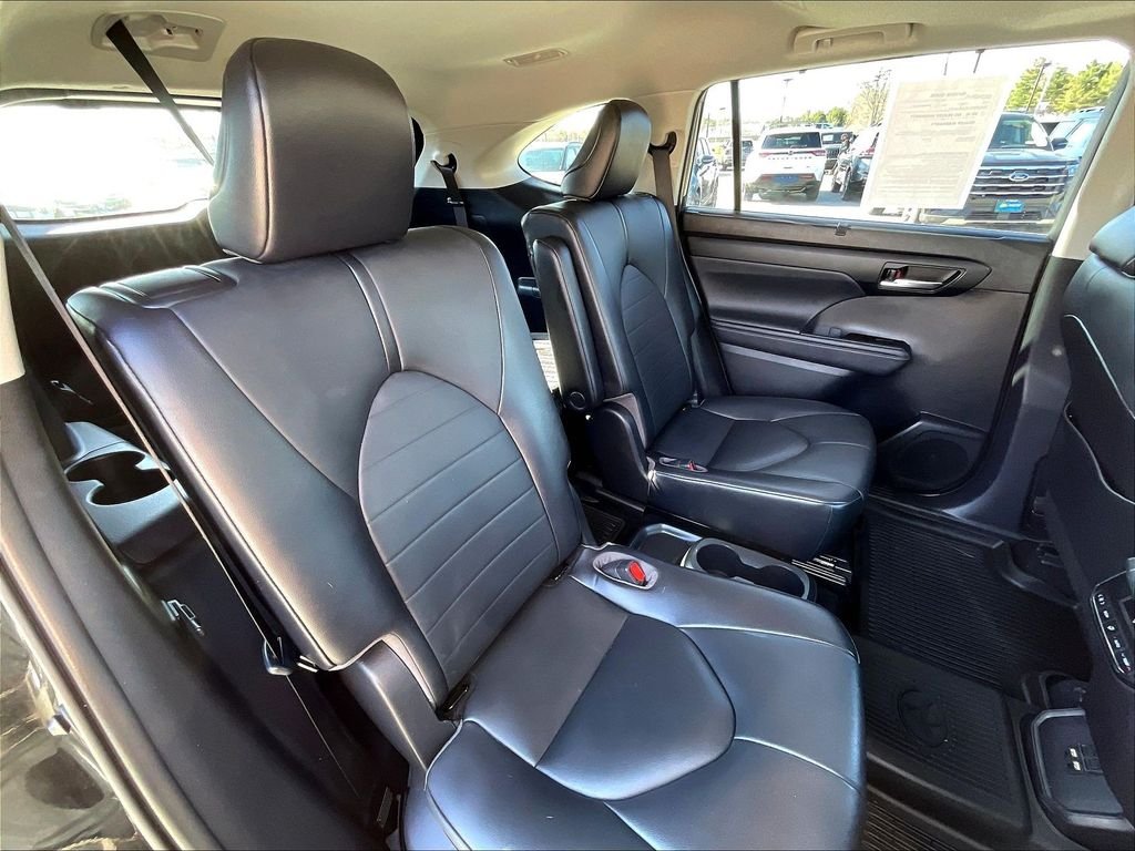 Used 2021 Black Toyota XLE image 15