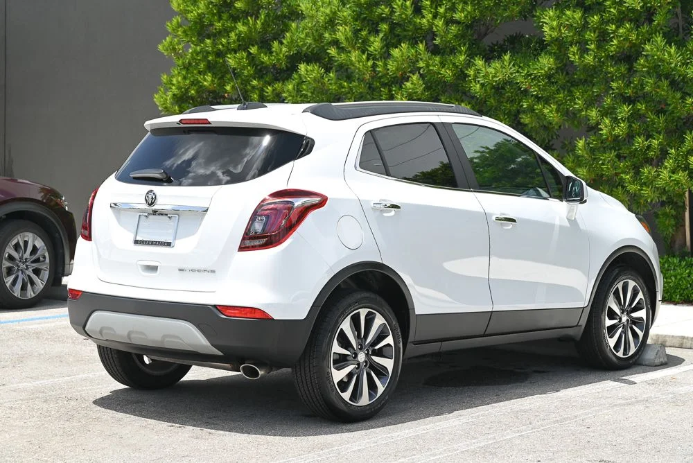 Used 2022 White Buick Preferred image 4