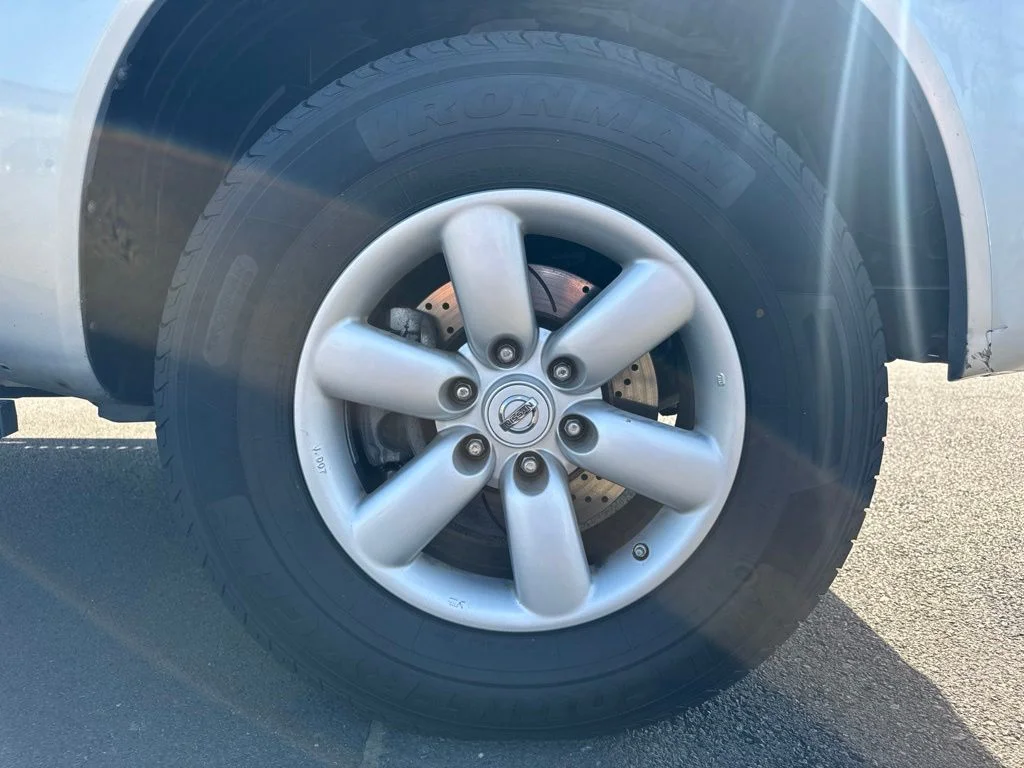 Used 2010 Silver Nissan SE image 12