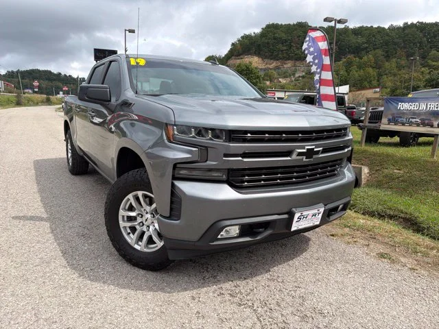 Used 2019 Gray Chevrolet RST image 2