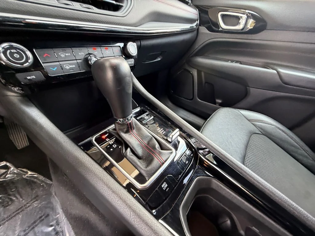 Used 2025 White Jeep Trailhawk image 22
