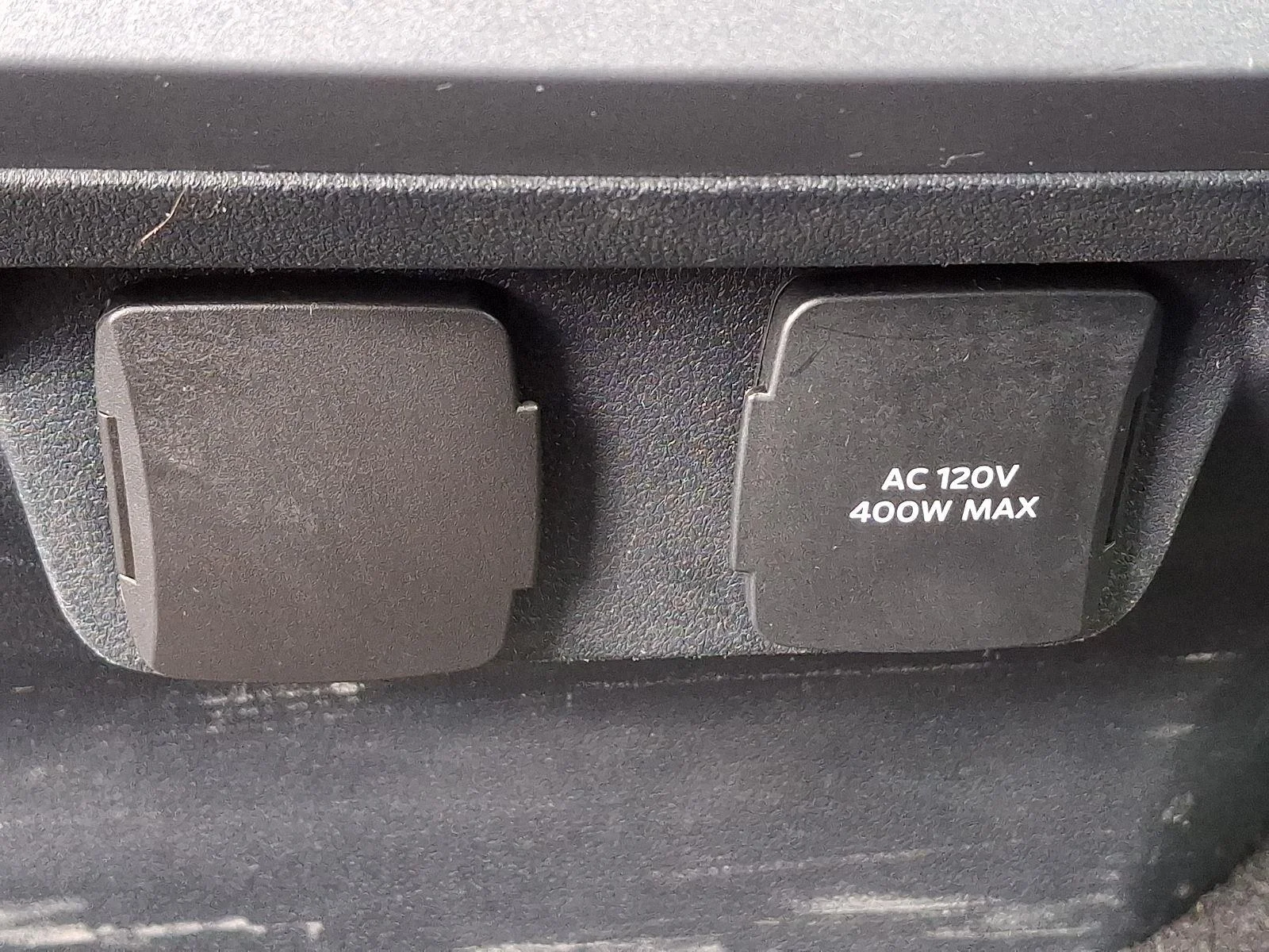 Used 2024 Carbonized Gray Metallic Ford LARIAT image 12