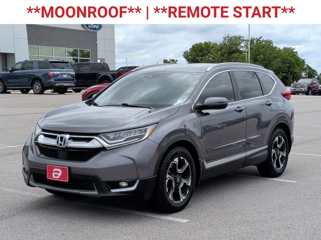 Used 2018 Lunar Silver Metallic Honda Touring image 3
