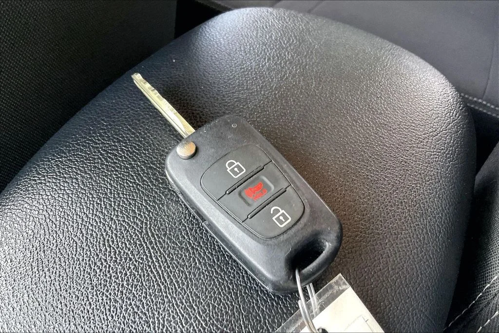 Used 2012 Green Kia Plus image 11