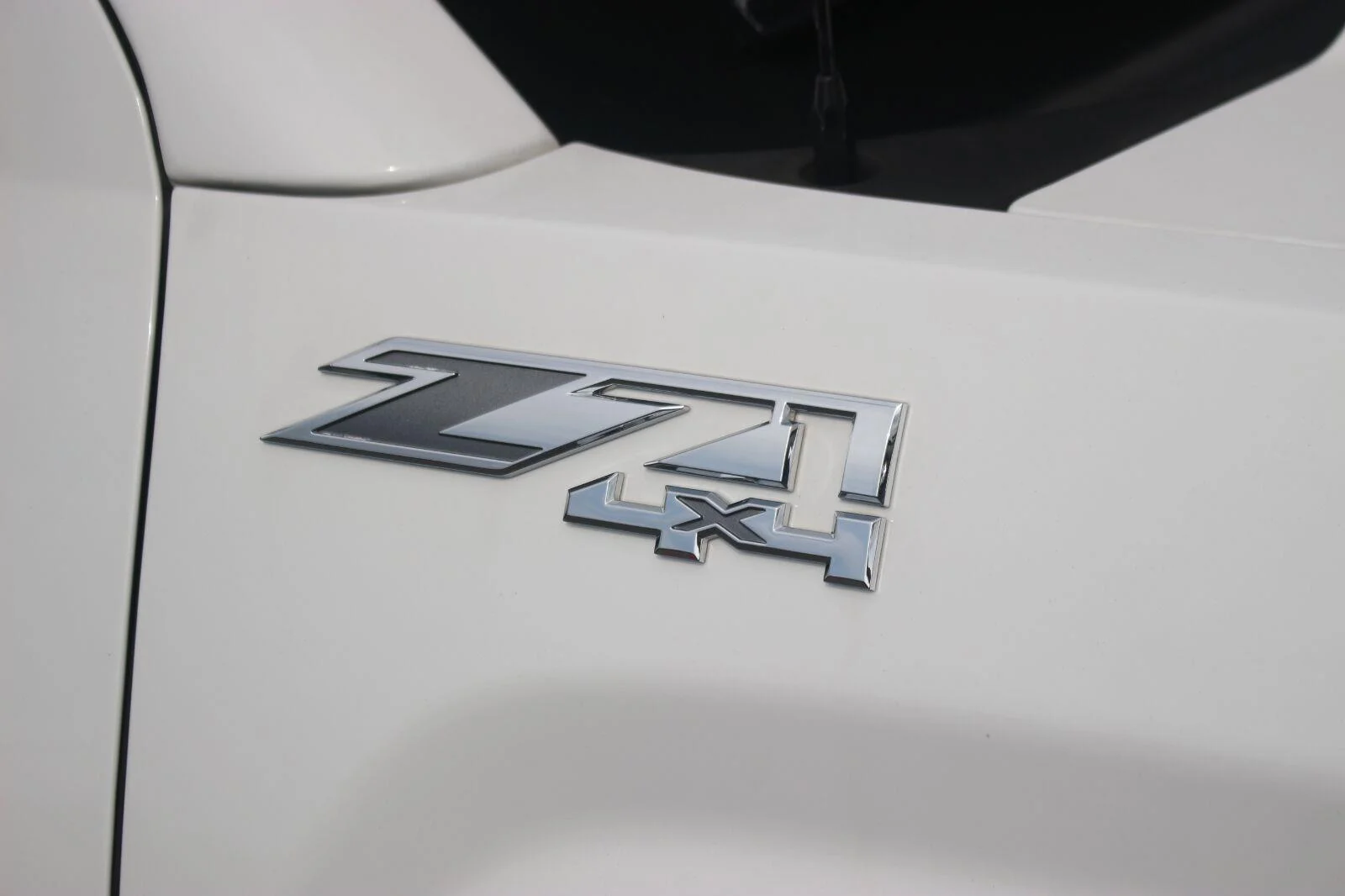 Used 2018 SUMMIT WHITE GMC SLT image 11