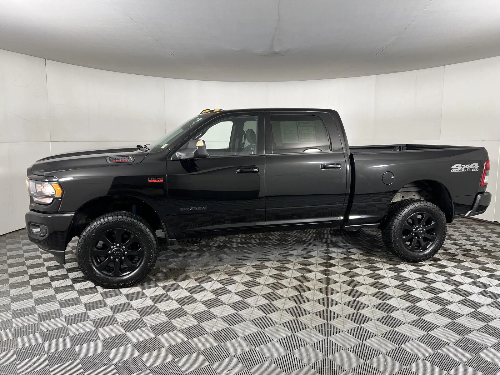 Used 2022 Diamond Black Crystal Pearlcoat Ram Big Horn image 6