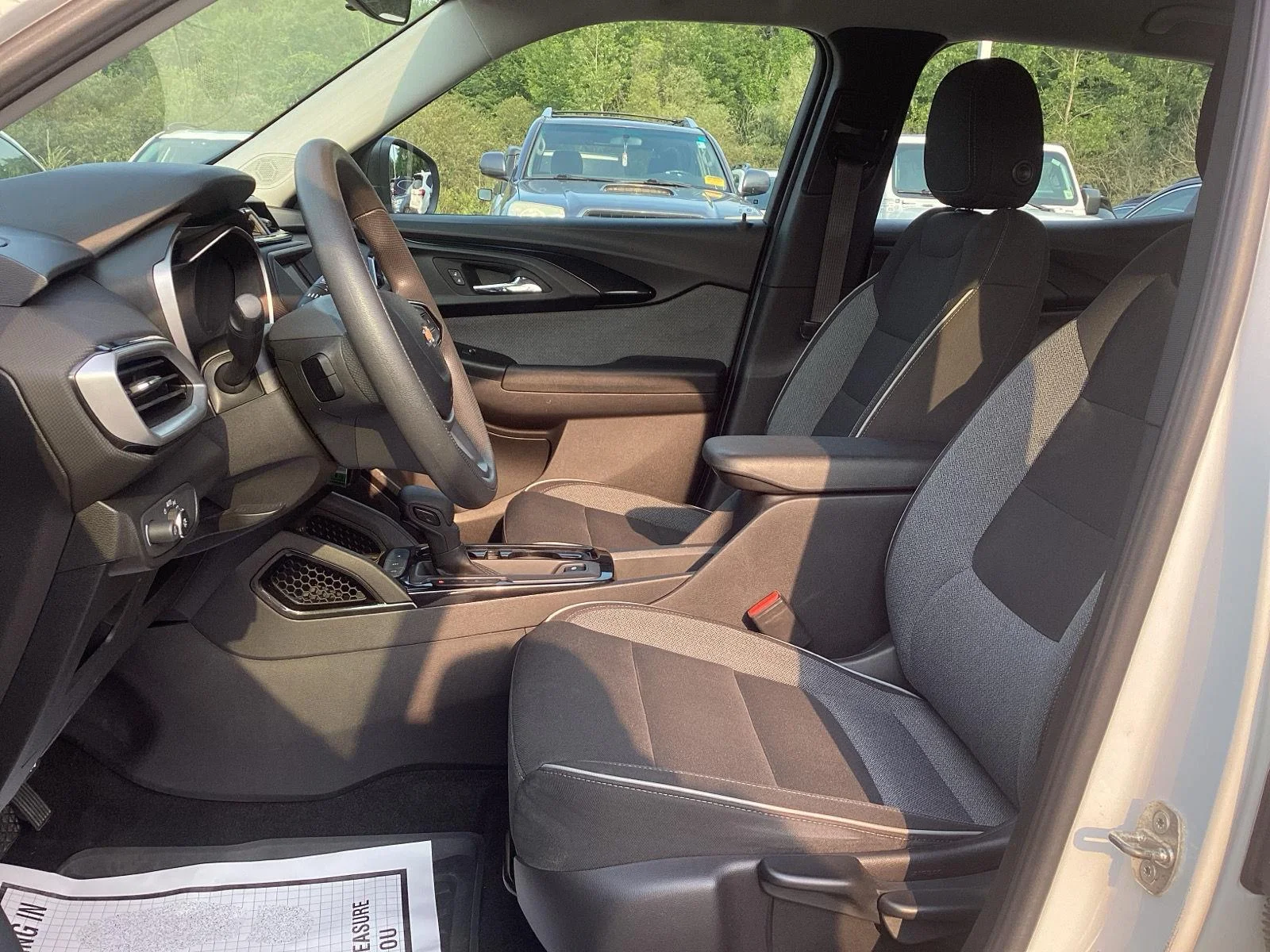Used 2022 Summit White Chevrolet LS image 11