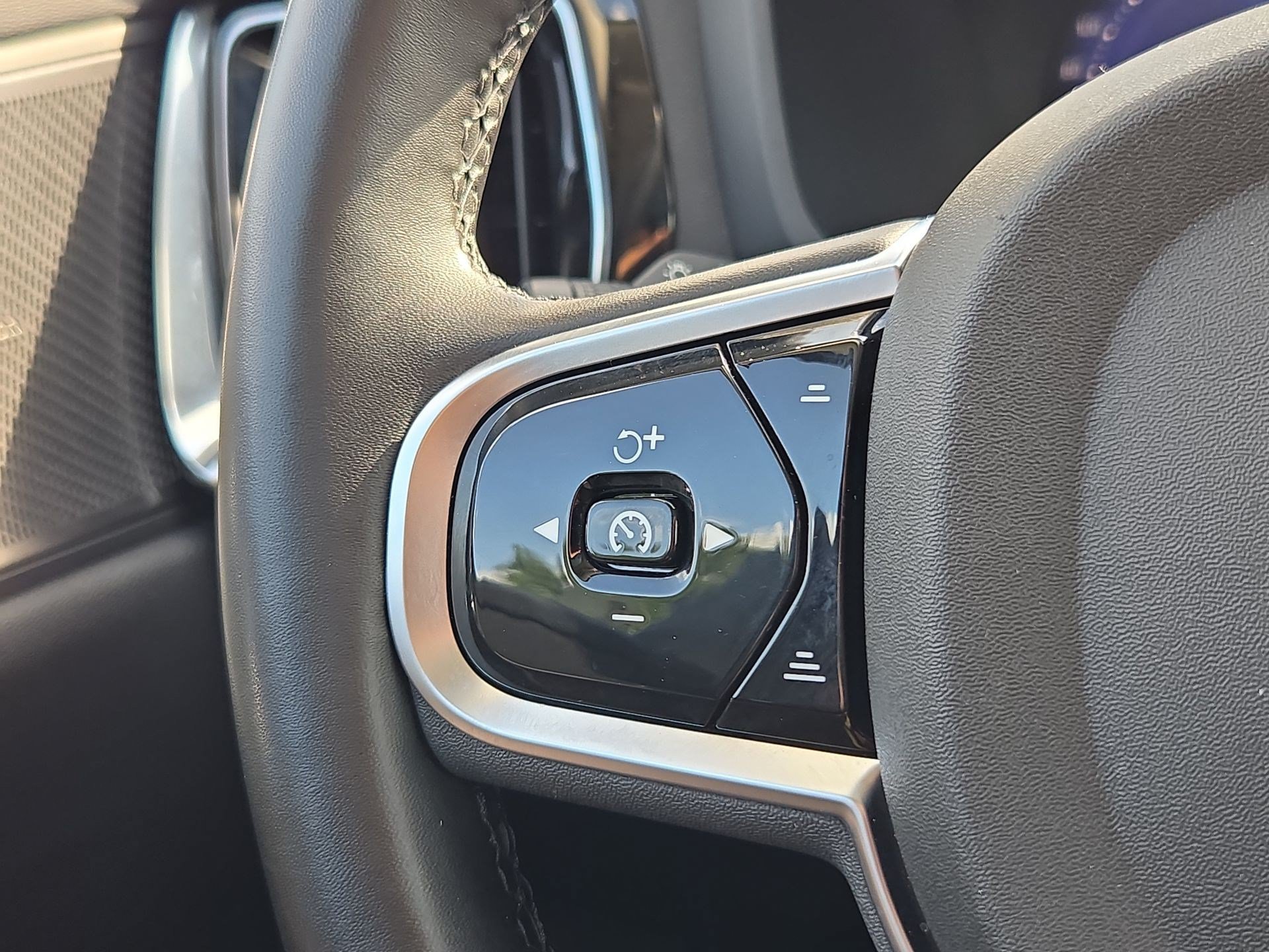 2025 Volvo V60 Cross Country 13
