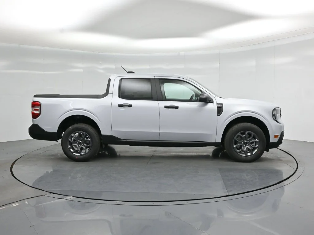 New 2026 Space White Metallic Ford XLT image 19