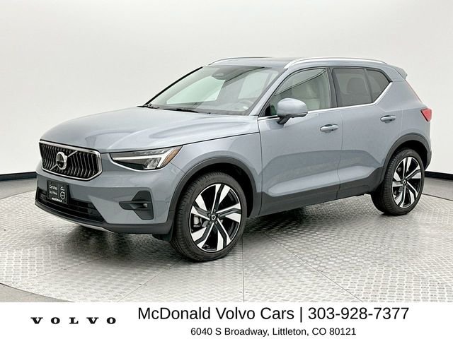 2023 Volvo XC40 B5 Plus Bright Theme