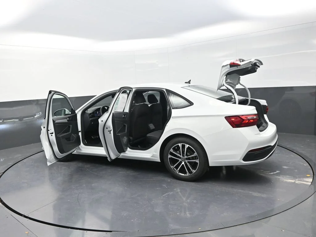 New 2026  Volkswagen 1.5T Sport image 32