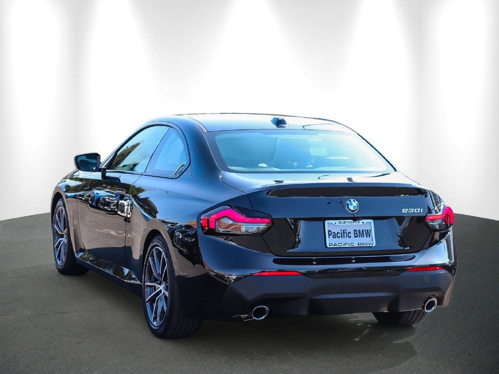 2026 BMW 2 Series photo 4