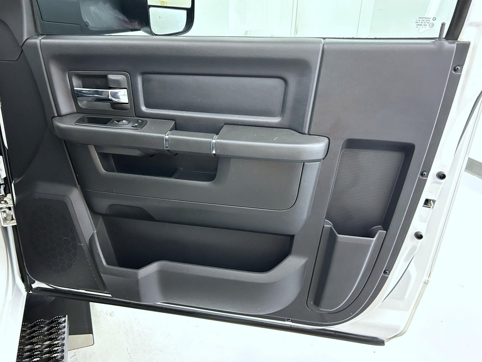 Used 2011 White Ram ST image 14