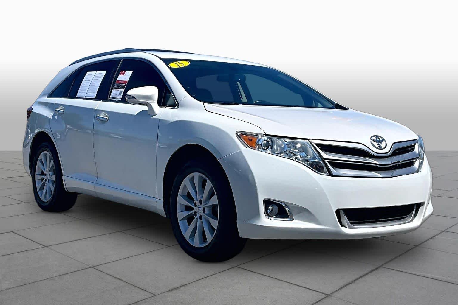 Used 2015 Blizzard Pearl Toyota XLE image 2