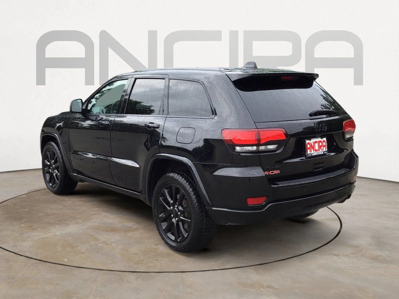 Used 2018 Diamond Black Crystal Pearlcoat Jeep Altitude image 10