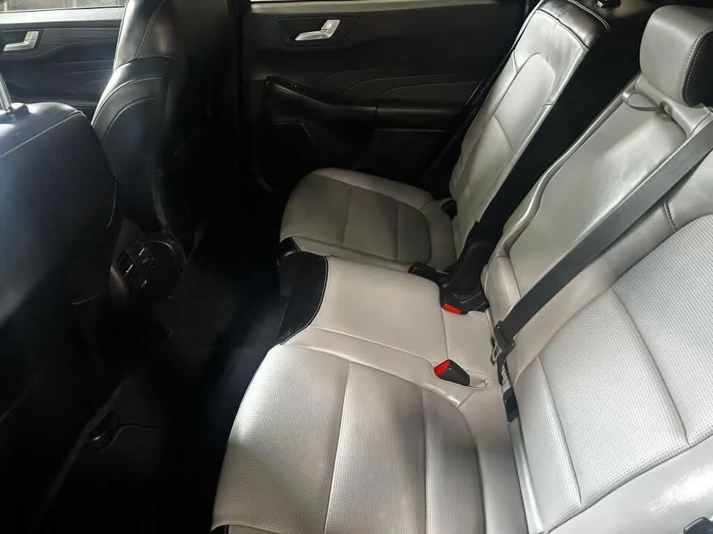 Used 2023 Iconic Silver Ford Platinum image 19