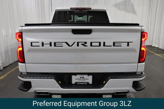 Used 2025 Pearl Chevrolet High Country image 4
