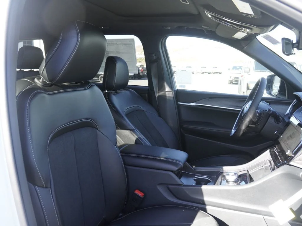 New 2026 Bright White Clearcoat Jeep Altitude image 22