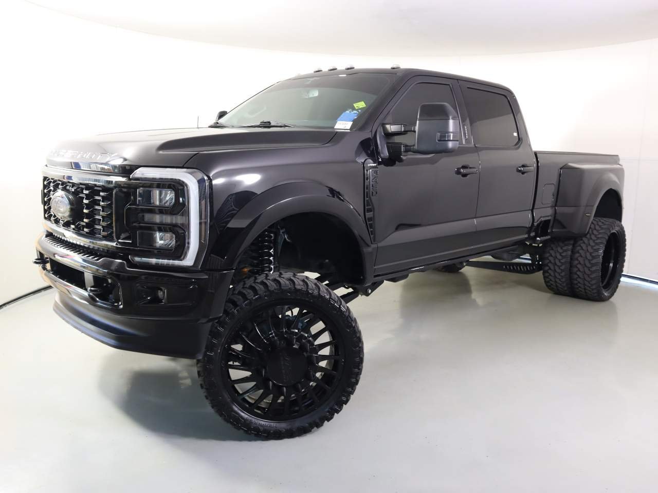 Used 2023 Agate Black Ford Lariat Crew Cab image 1