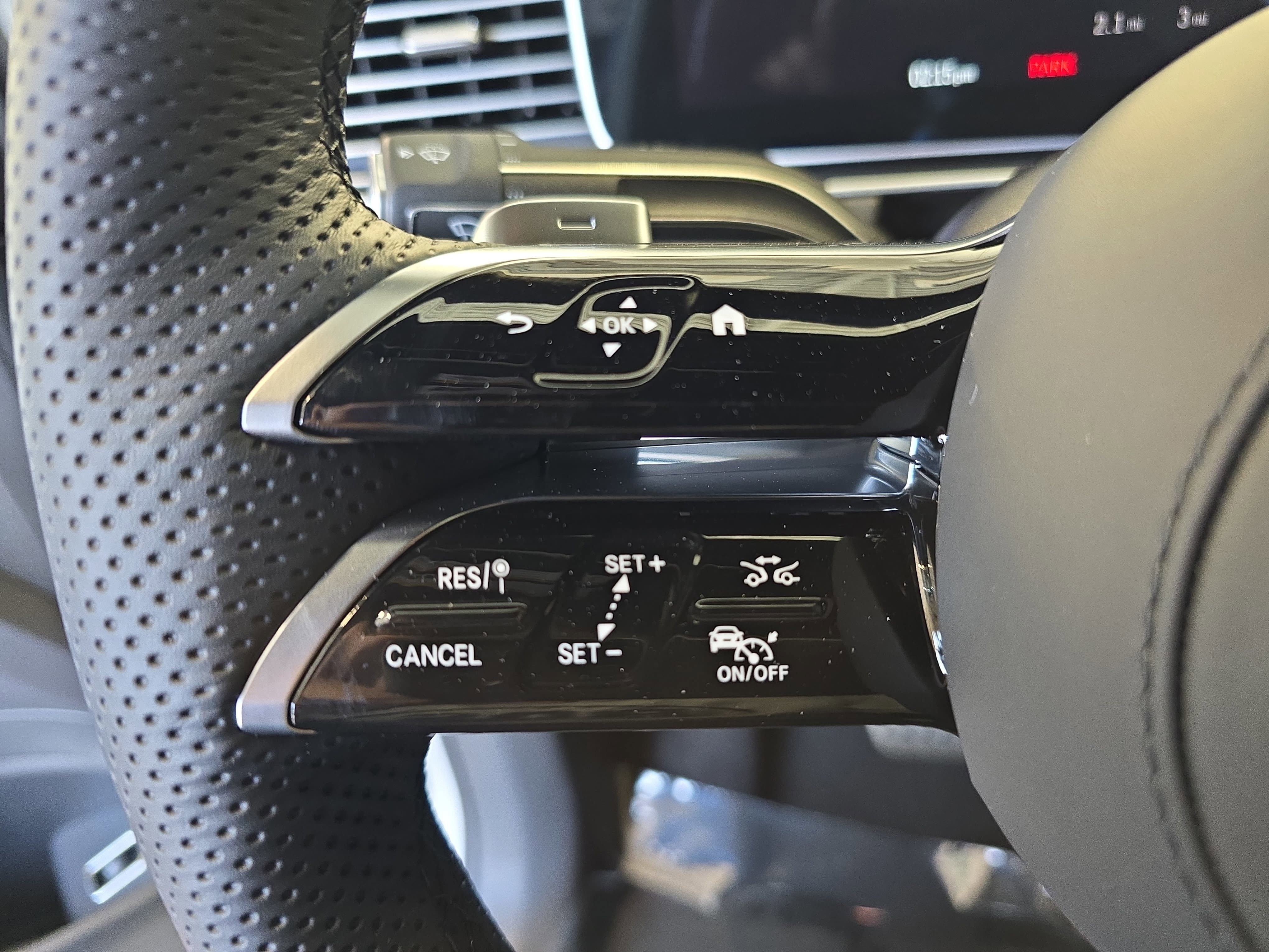 New 2026 MANUFAKTUR Moonlight White Metallic Mercedes-Benz GLE450 image 18