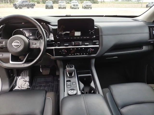 2025 Nissan Pathfinder SL - Photo 13