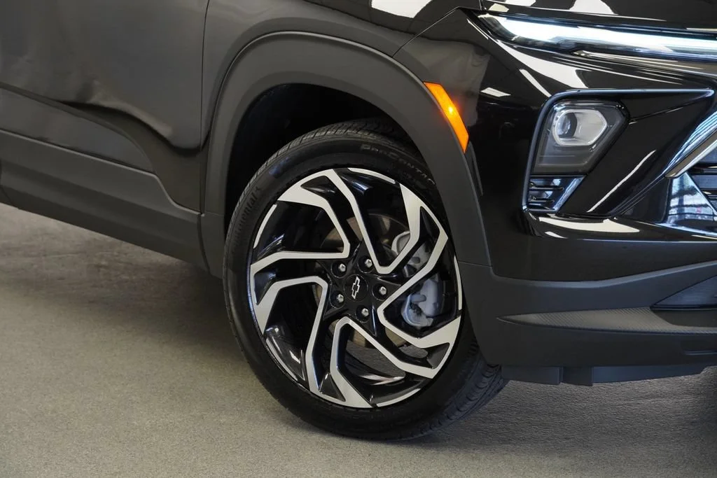 New 2026 Mosaic Black Metallic Chevrolet RS image 9