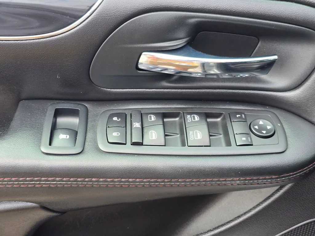 Used 2020 Silver Dodge SE Plus image 17