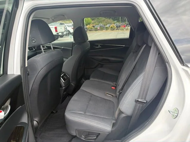 Used 2020 White Kia L image 11