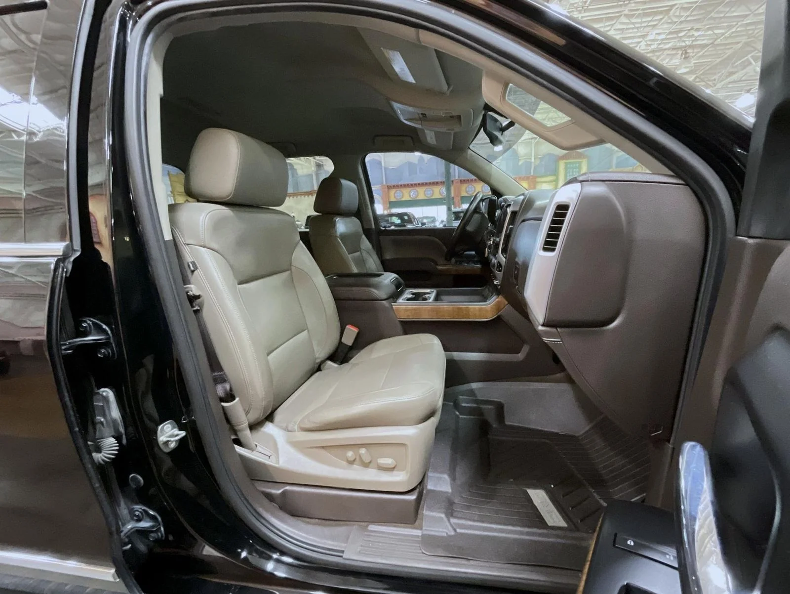 Used 2018 Black GMC SLT image 15
