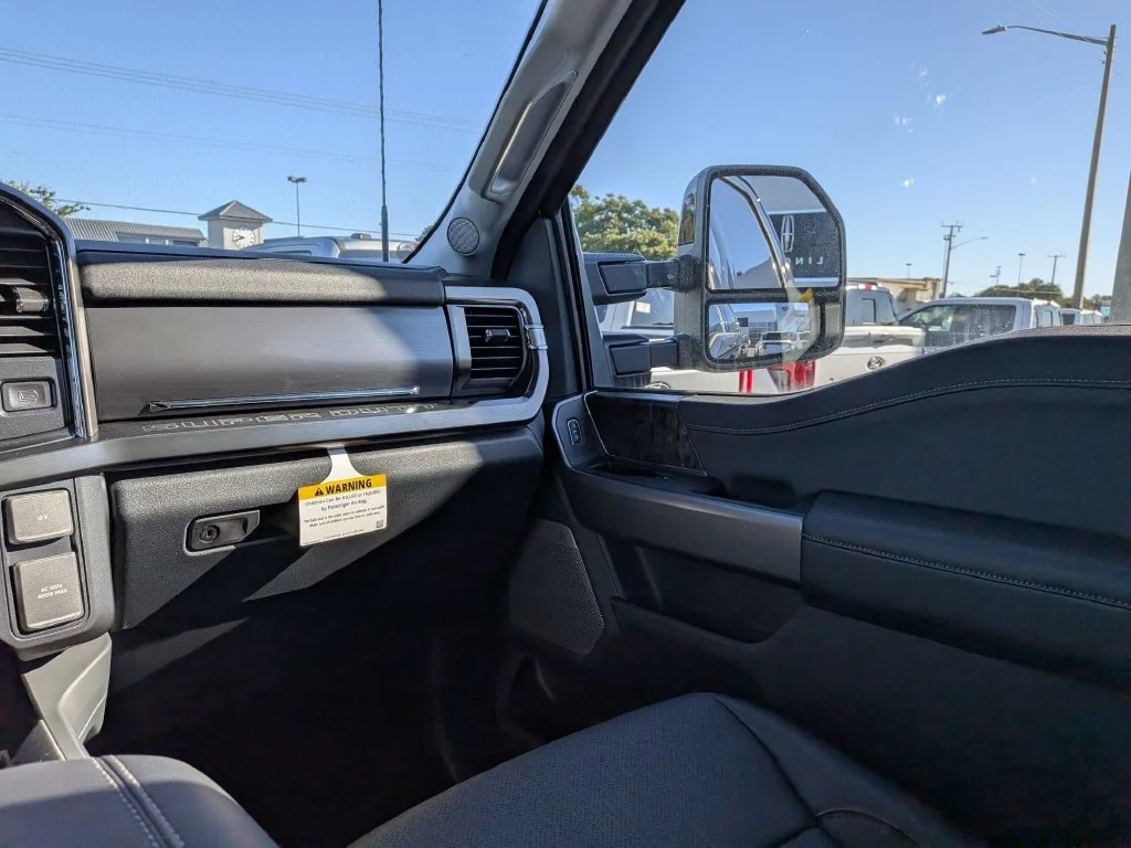 New 2027 Agate Black Metallic Ford F-250® Lariat® image 13
