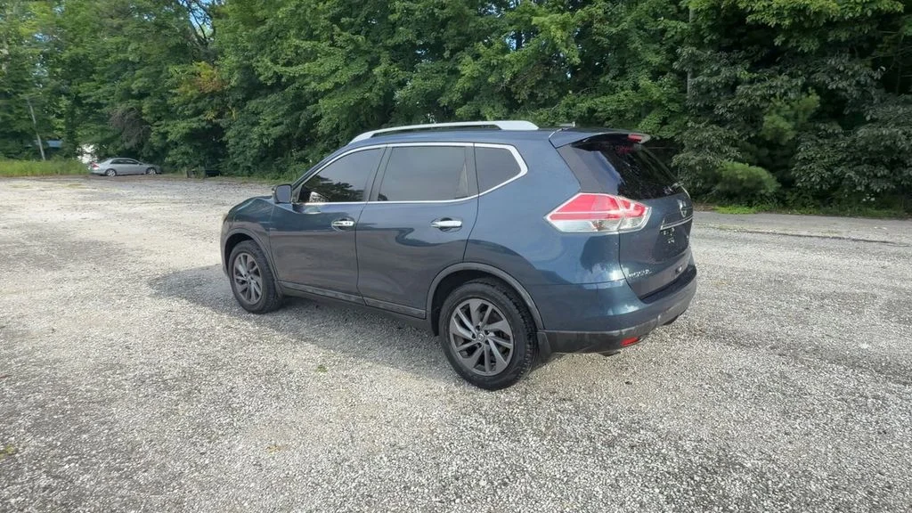 Used 2016 Blue Nissan SL image 6