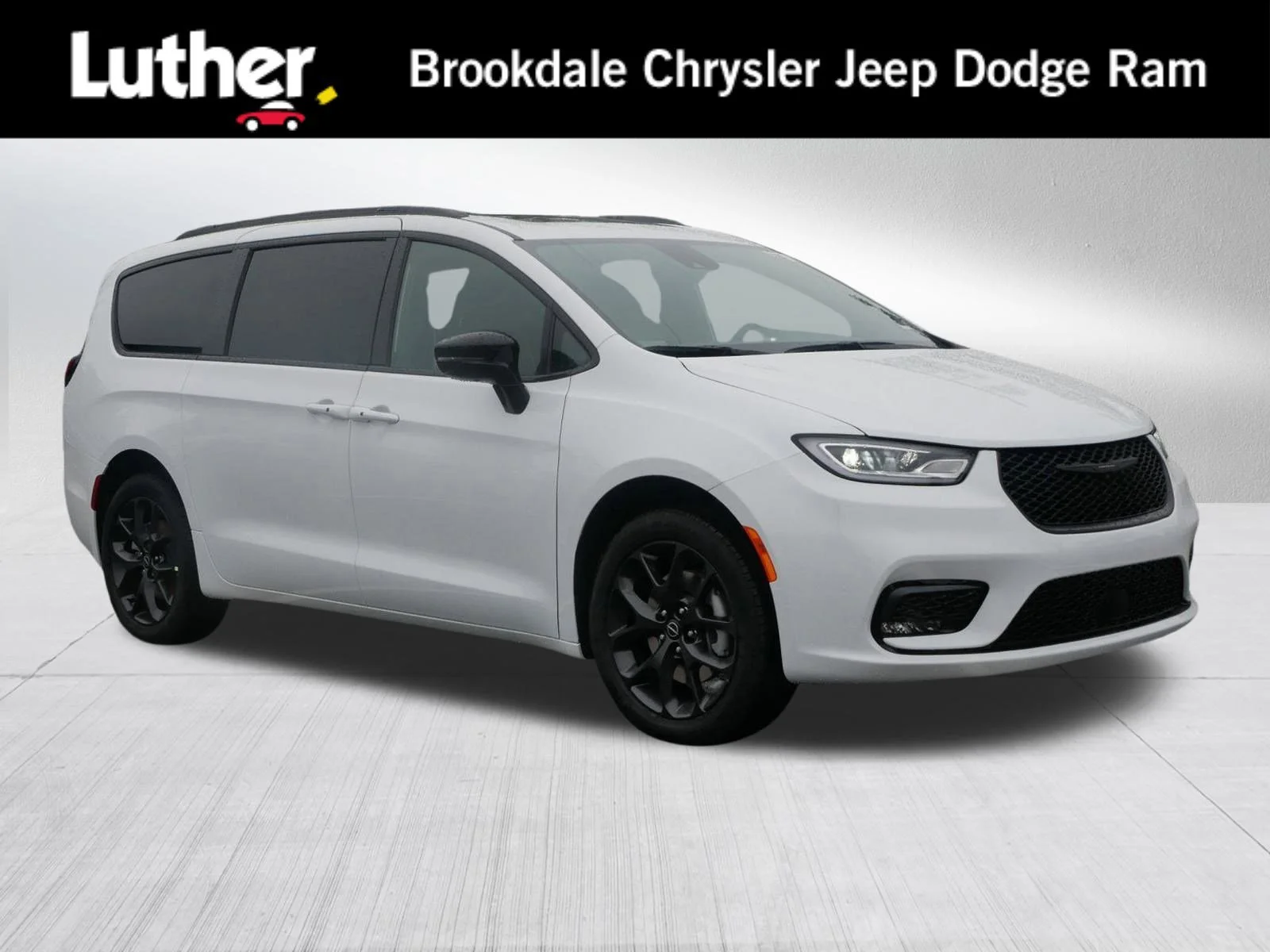 2026 Chrysler Pacifica Limited AWD's photo