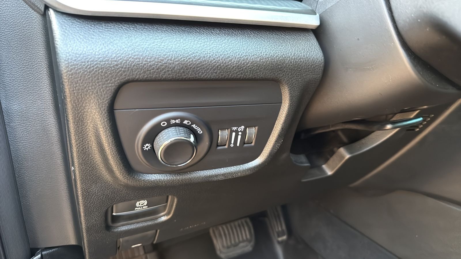 Used 2025 Gray Jeep Laredo X image 17
