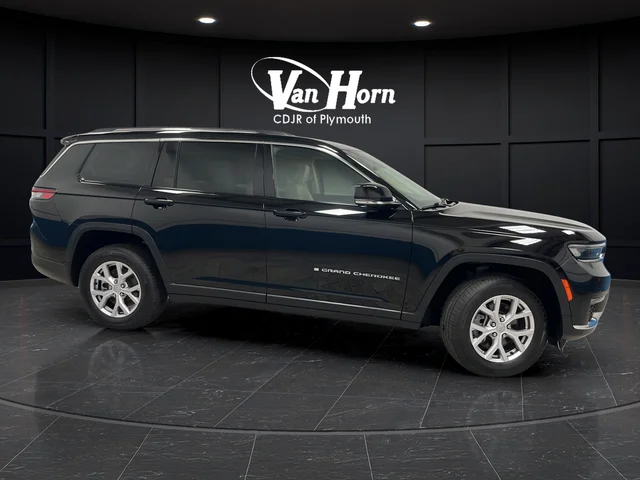 Used 2022 Diamond Black Jeep Limited image 12