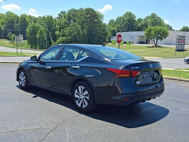 Used 2020 Black Nissan 2.5 S image 4