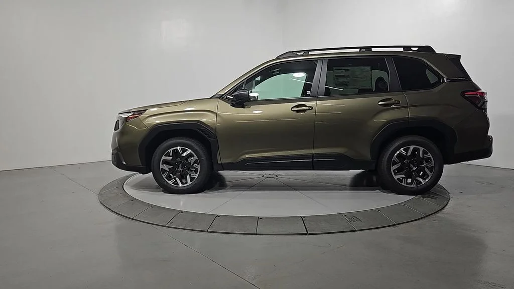 New 2026 AUTUMN GREEN METALLIC Subaru Premium image 2