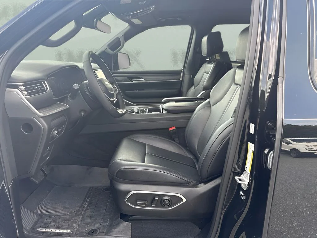Used 2024 Black Jeep Series III image 9