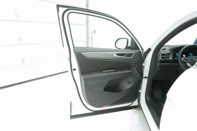 New 2026 Opal White Pearl Volkswagen 2.0T SE w/Technology image 13