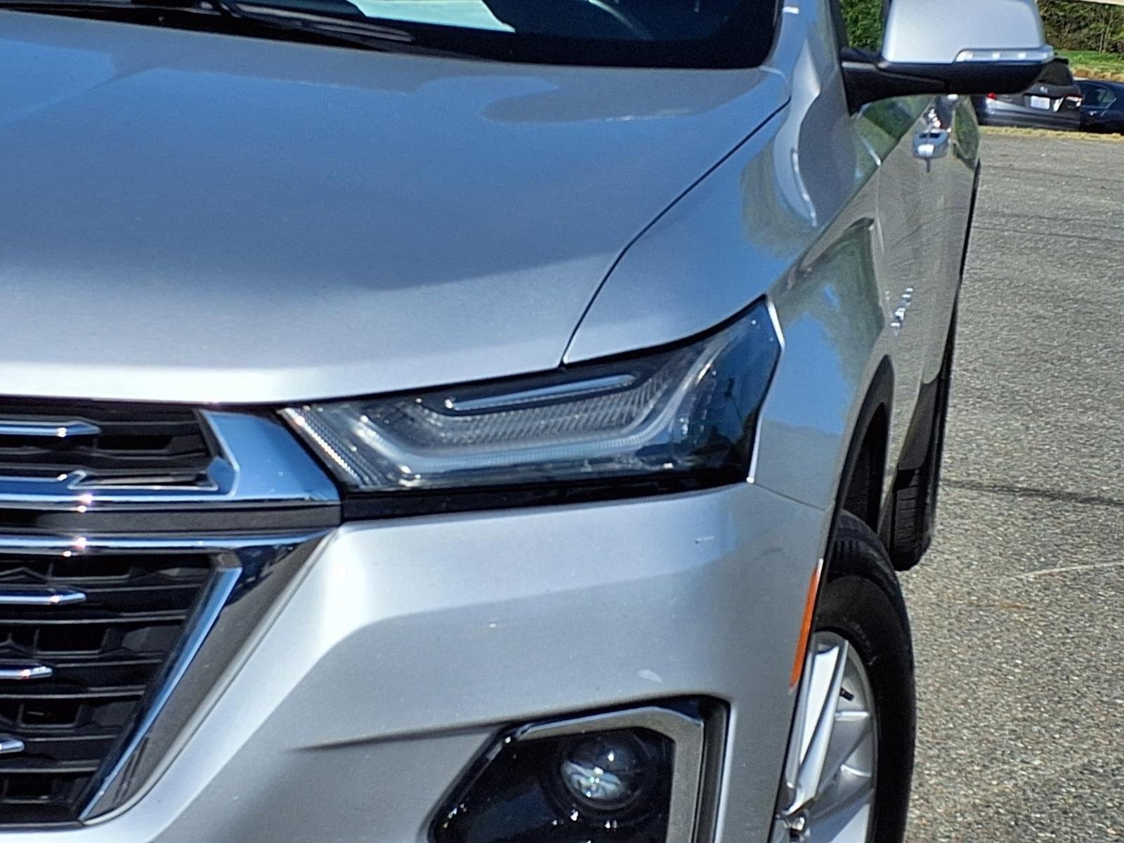 Used 2022 Silver Ice Metallic Chevrolet LT Cloth image 16