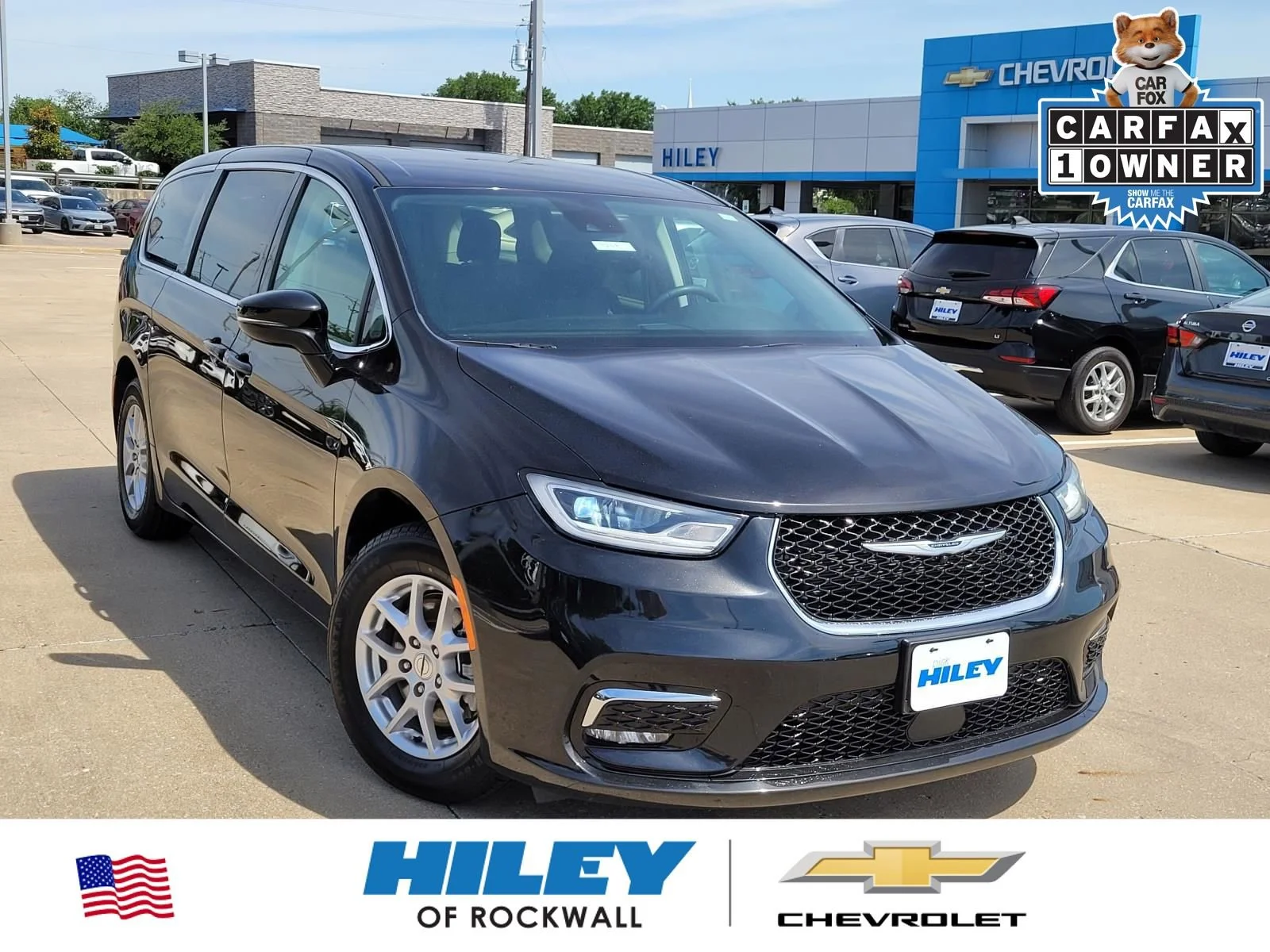 2024 Chrysler Pacifica Touring L's photo