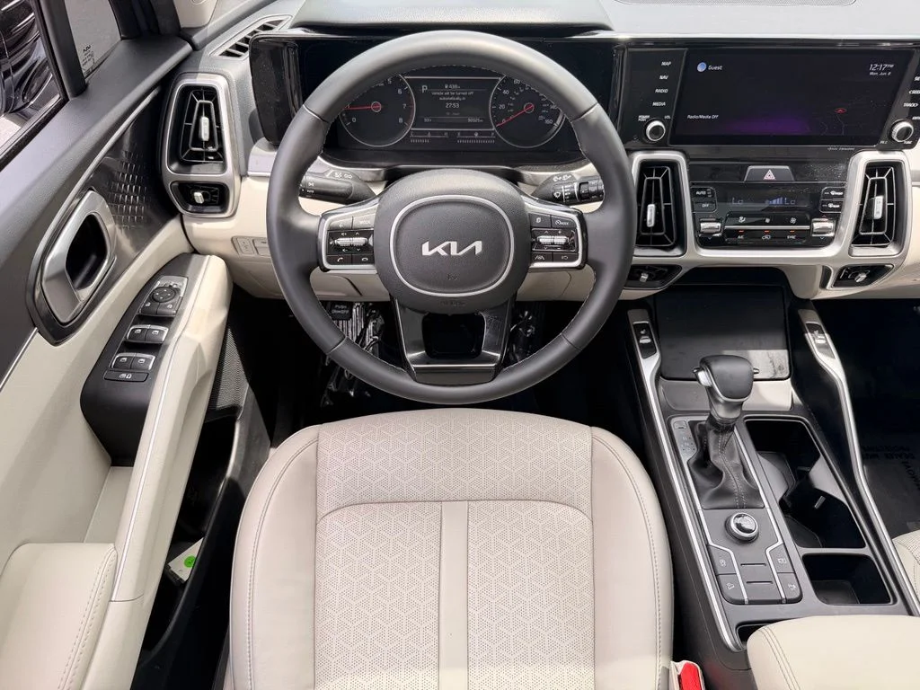 Used 2022 Silver Kia S image 17