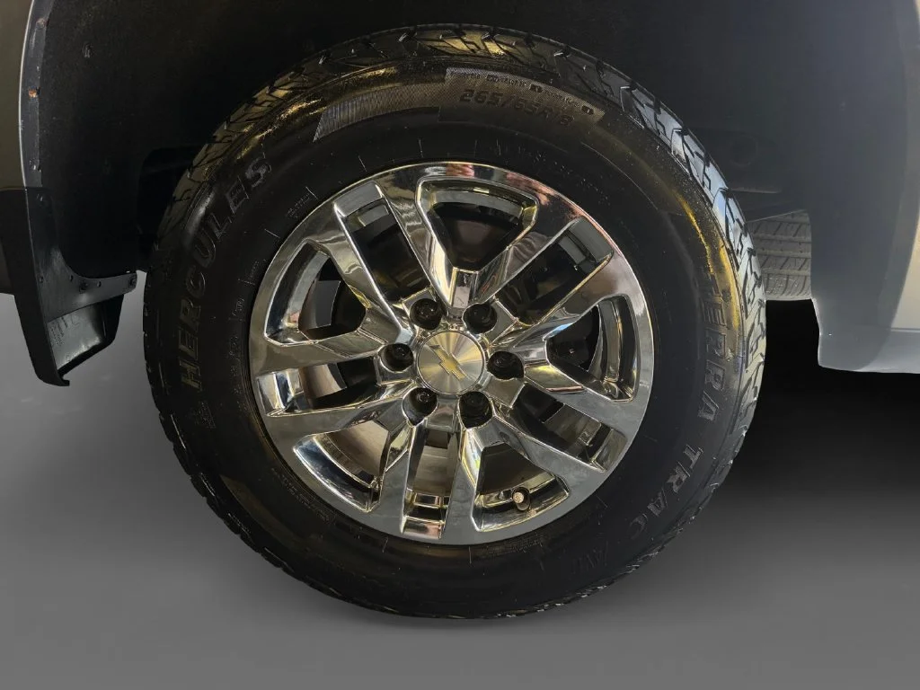 Used 2020 SATIN STEEL METALLIC Chevrolet LT image 16