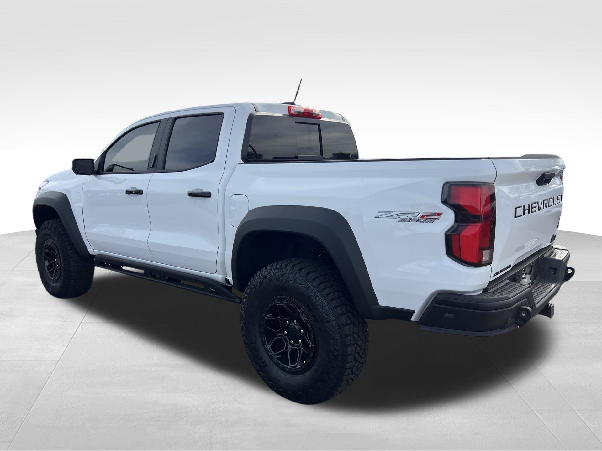 Used 2025 White Chevrolet ZR2 image 8